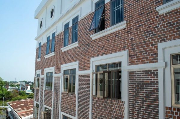 Cửa nhôm Loval bền bỉ